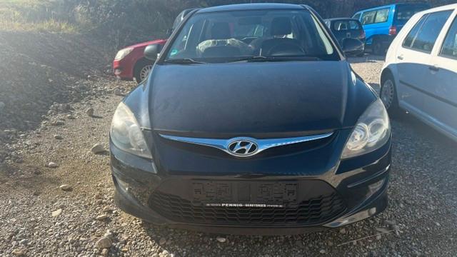 Hyundai i30 2010 — engine 1.582 cm³, 90 HP (66kW)