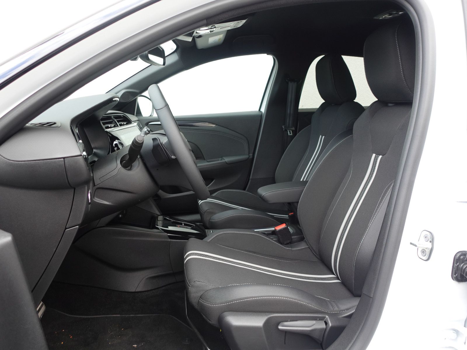 Fahrzeugabbildung Opel Corsa GS 1.2T,Navi,Kamera,Sitzhzg,Allwetter,LED