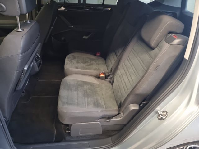 Fahrzeugabbildung Volkswagen Touran 2.0 TDI DSG HL 7-SITZER STHZG AHK NAVI KA