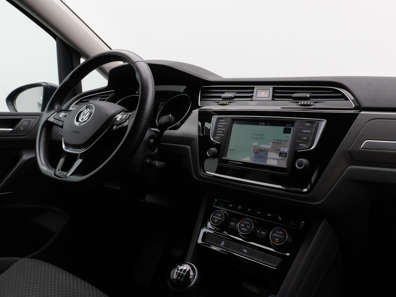 Fahrzeugabbildung Volkswagen Touran 2.0 TDI BMT Navi Stzhz ACC PDC AHK 8fach