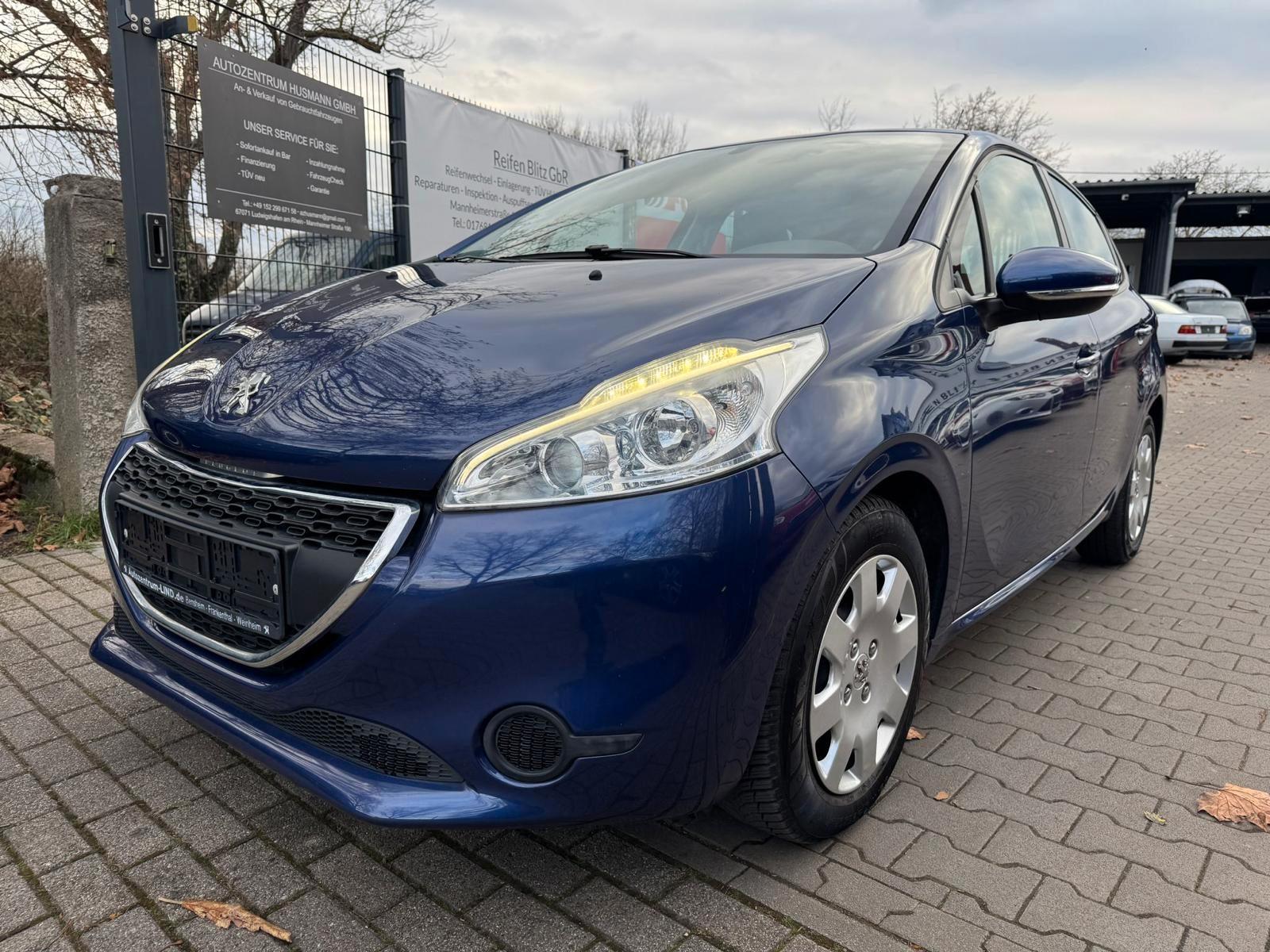 Peugeot 208 1.2l VTI KLIMA TÜV 5/27 PDC TOUCHSCREEN