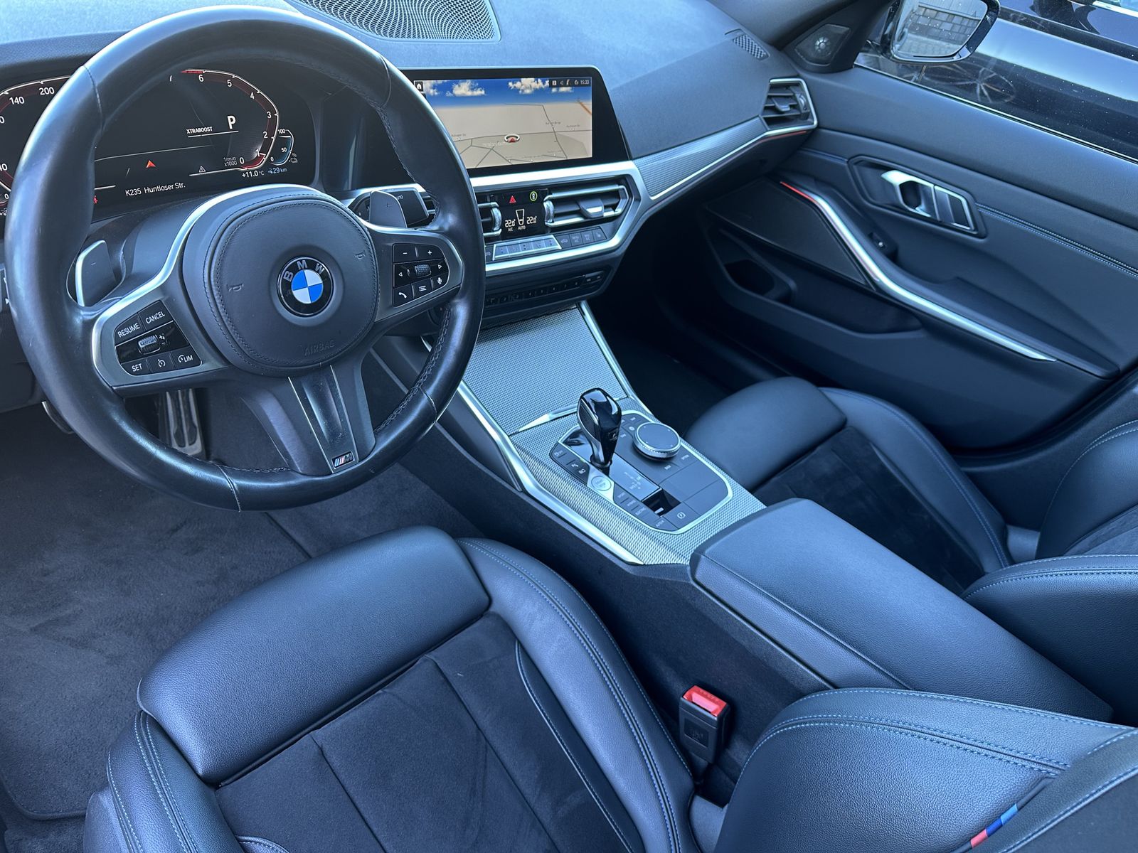 Fahrzeugabbildung BMW 330e M-Sport NAV+LASER+HEAD-UP+19ZOLL+KAMERA+H&K