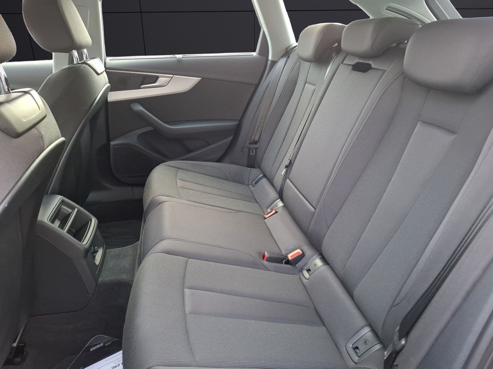 Fahrzeugabbildung Audi A4 Avant 35 TDI S-line S-tronic Matrix Navi ACC