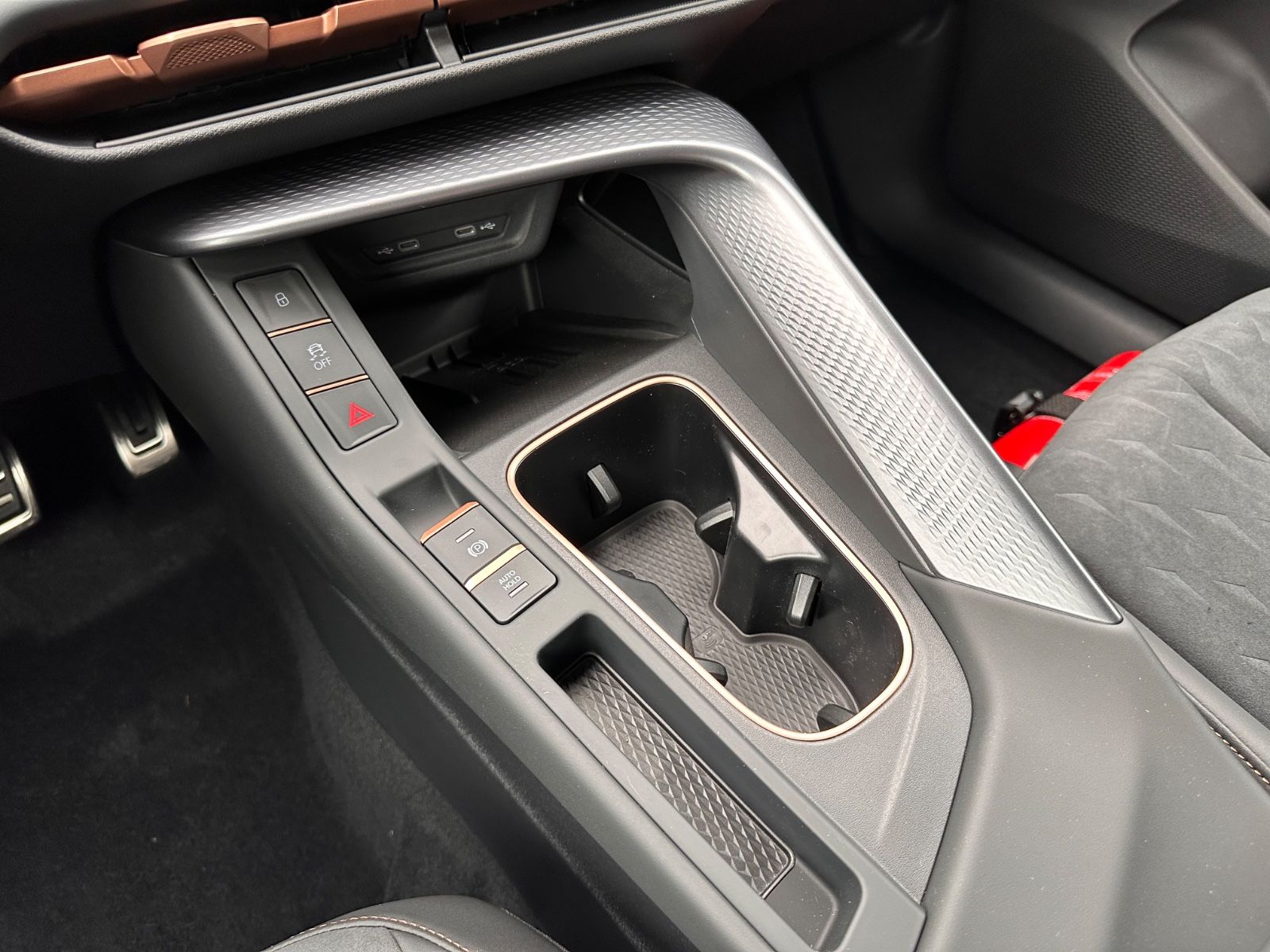 Fahrzeugabbildung CUPRA Terramar 1.5 eTSI DSG AHK/ACC/LED/RFK/APP