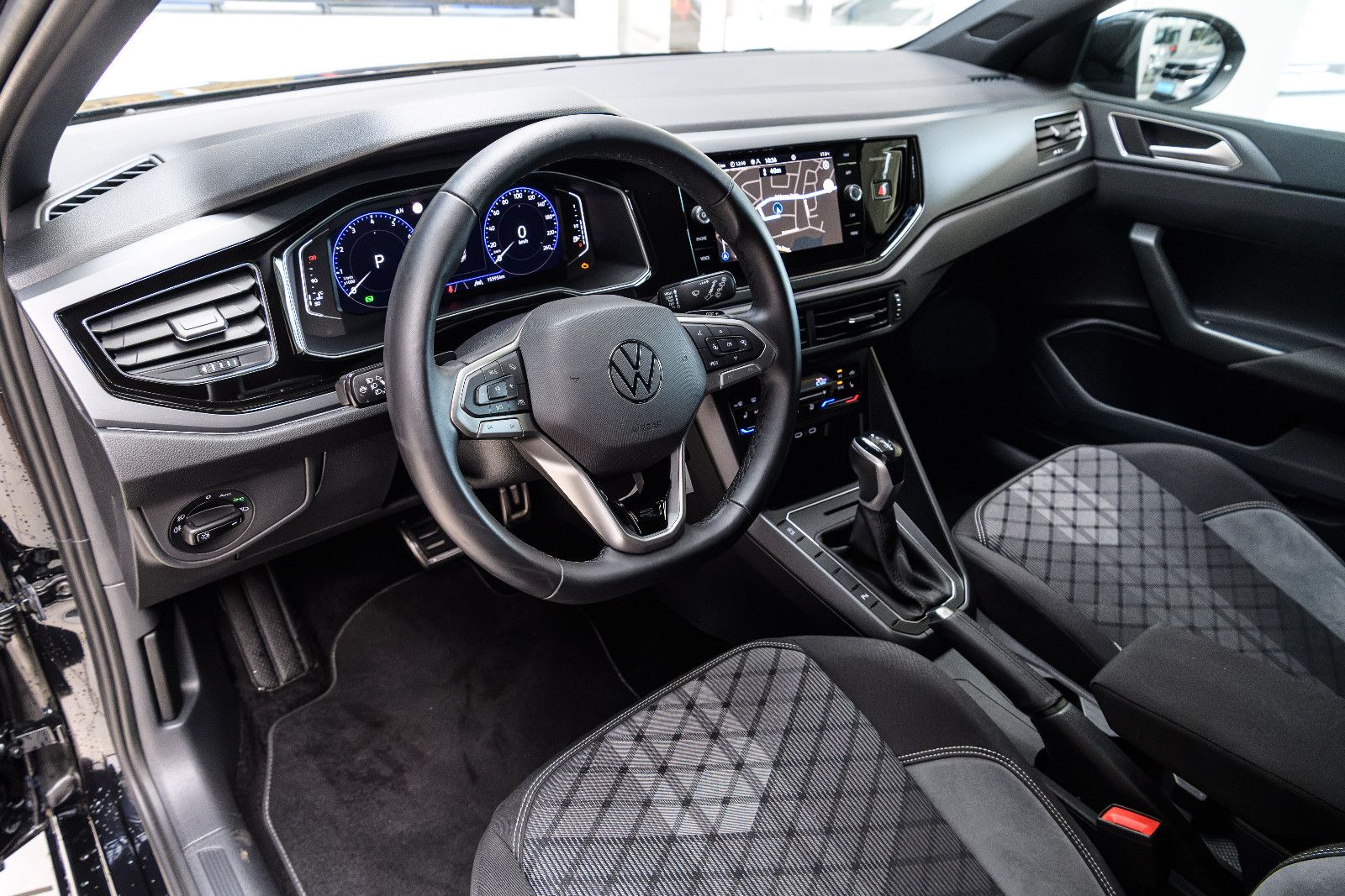 Fahrzeugabbildung Volkswagen Taigo R-Line 1.5 TSI DSG IQ-LED+AHK+KAMERA+ACC