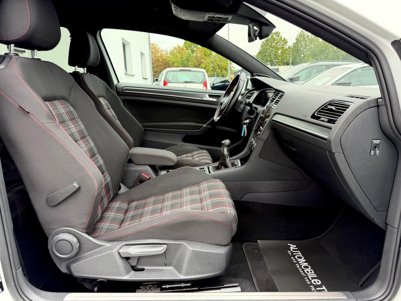 Volkswagen Golf 7 Lim. GTI Performance /LED/CAM/CARPLAY/
