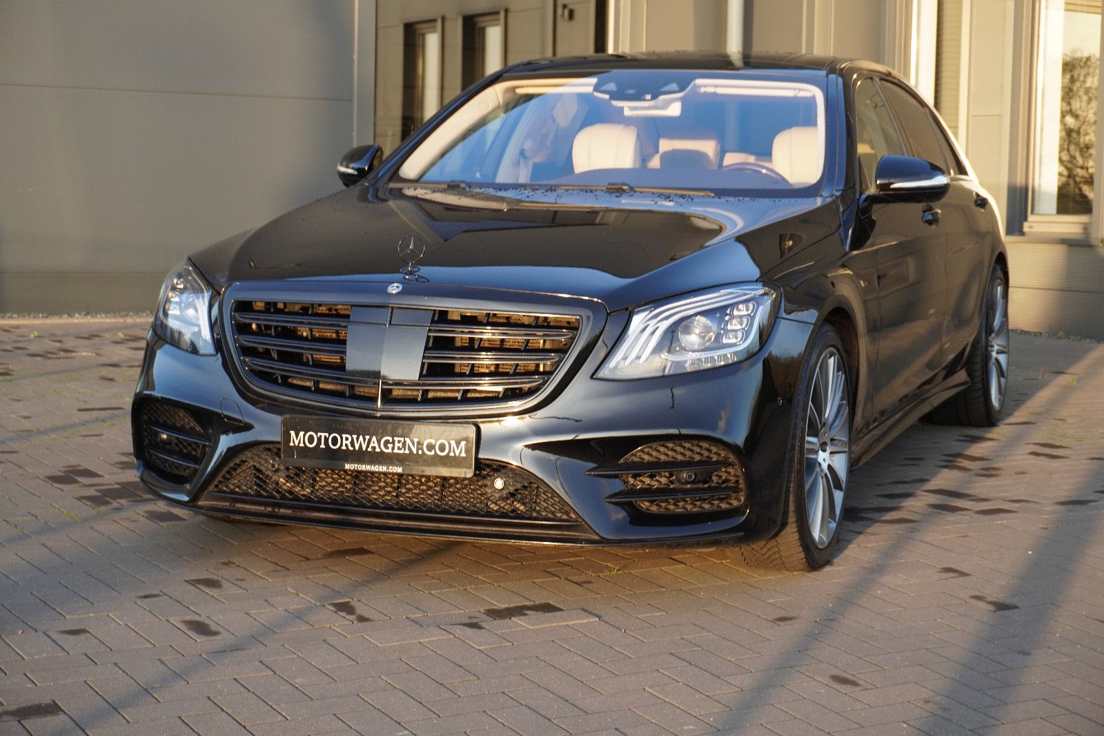 Fahrzeugabbildung Mercedes-Benz S 560 4Matic L AMG