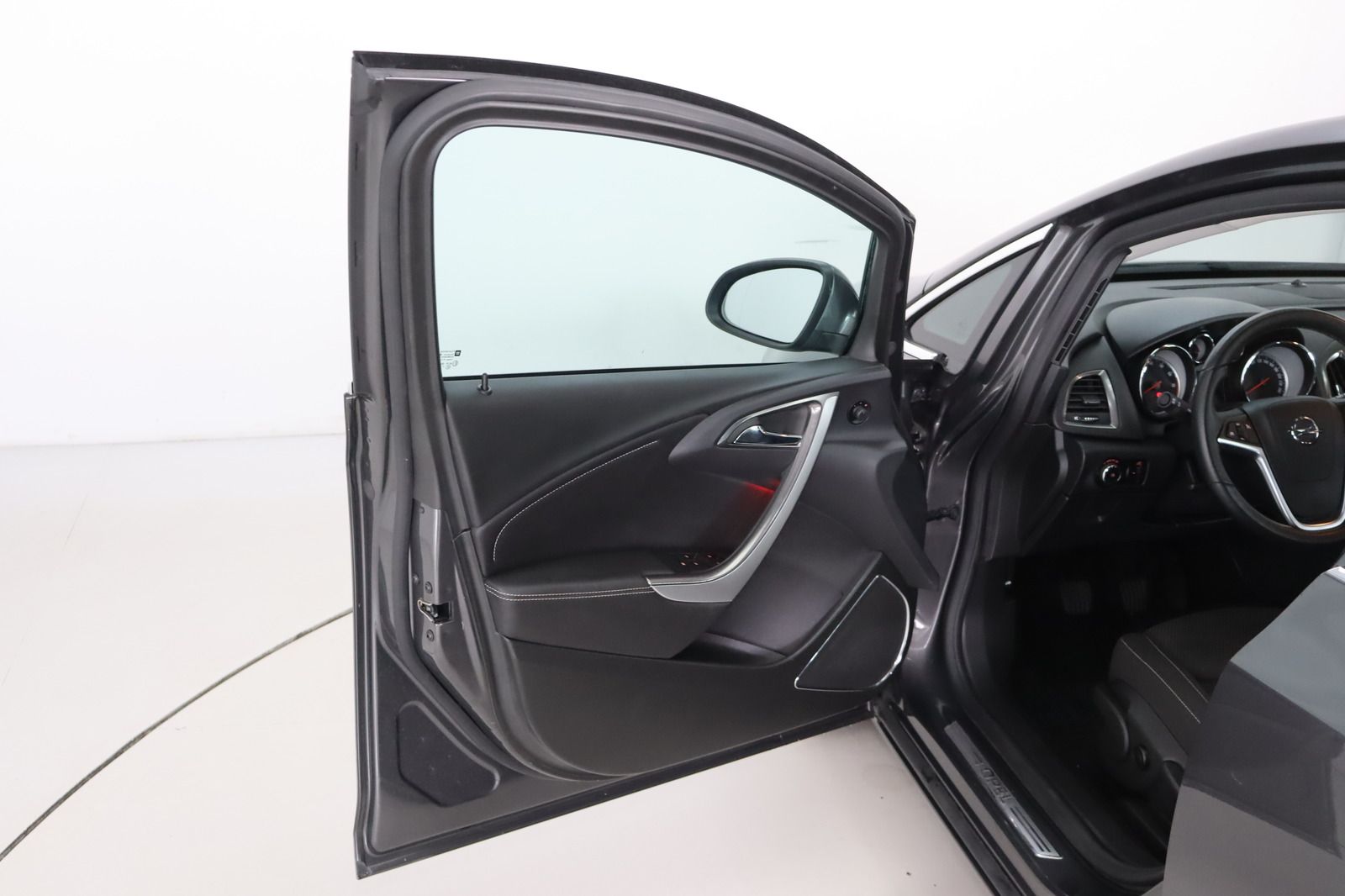Fahrzeugabbildung Opel Astra J 1.6 Turbo Innovation * 1. Hd. * wenig Km