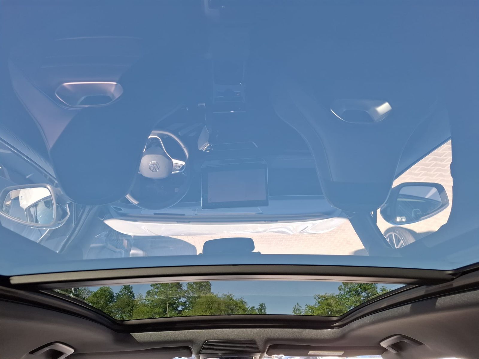Fahrzeugabbildung Volkswagen Tiguan 2.0 TDI 4M R-Line BLACK*PAN*HK*AHK*MATRIX