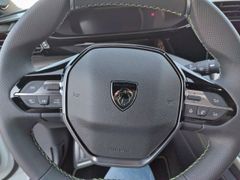 Fahrzeugabbildung Peugeot 408 Hybrid 136 GT Focal, Alcantara, 360° Kamera