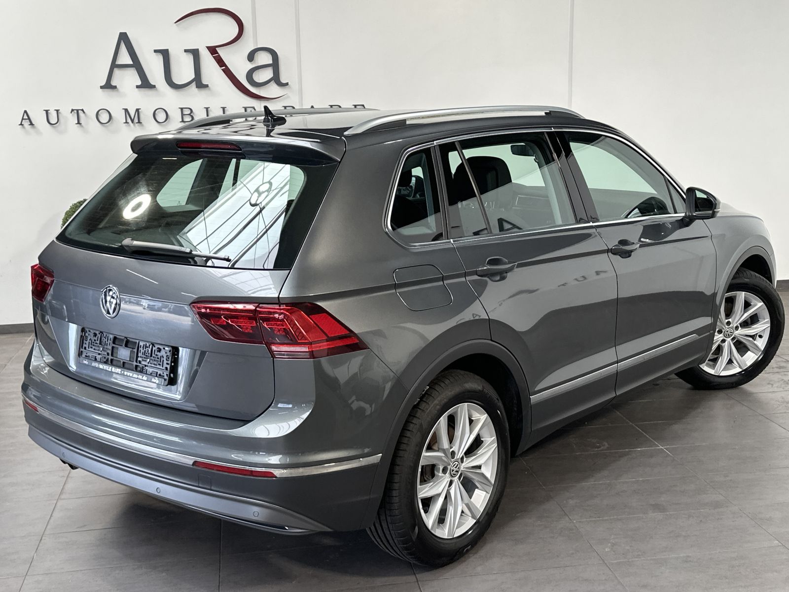Fahrzeugabbildung Volkswagen Tiguan 2.0 TDI DSG HL NAV+LED+ACC+CARPLAY+SHZ+PP