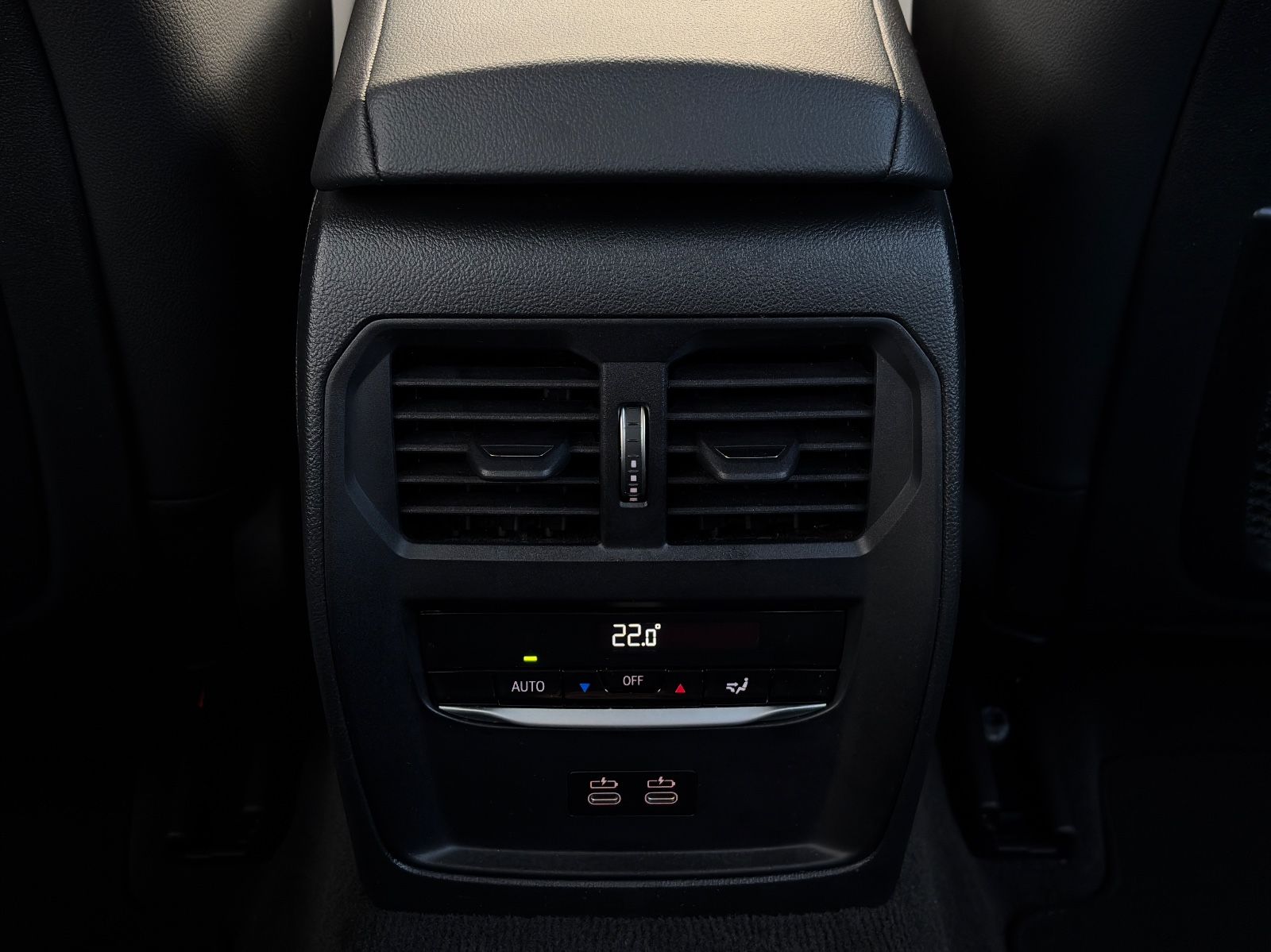 Fahrzeugabbildung BMW 320i Limo Sport Line 3Z-Klima Temp. LCProf. AHK