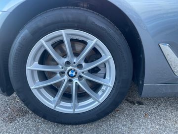 BMW 520d Touring G31 LED RFK Navi Bus. el. Sitze