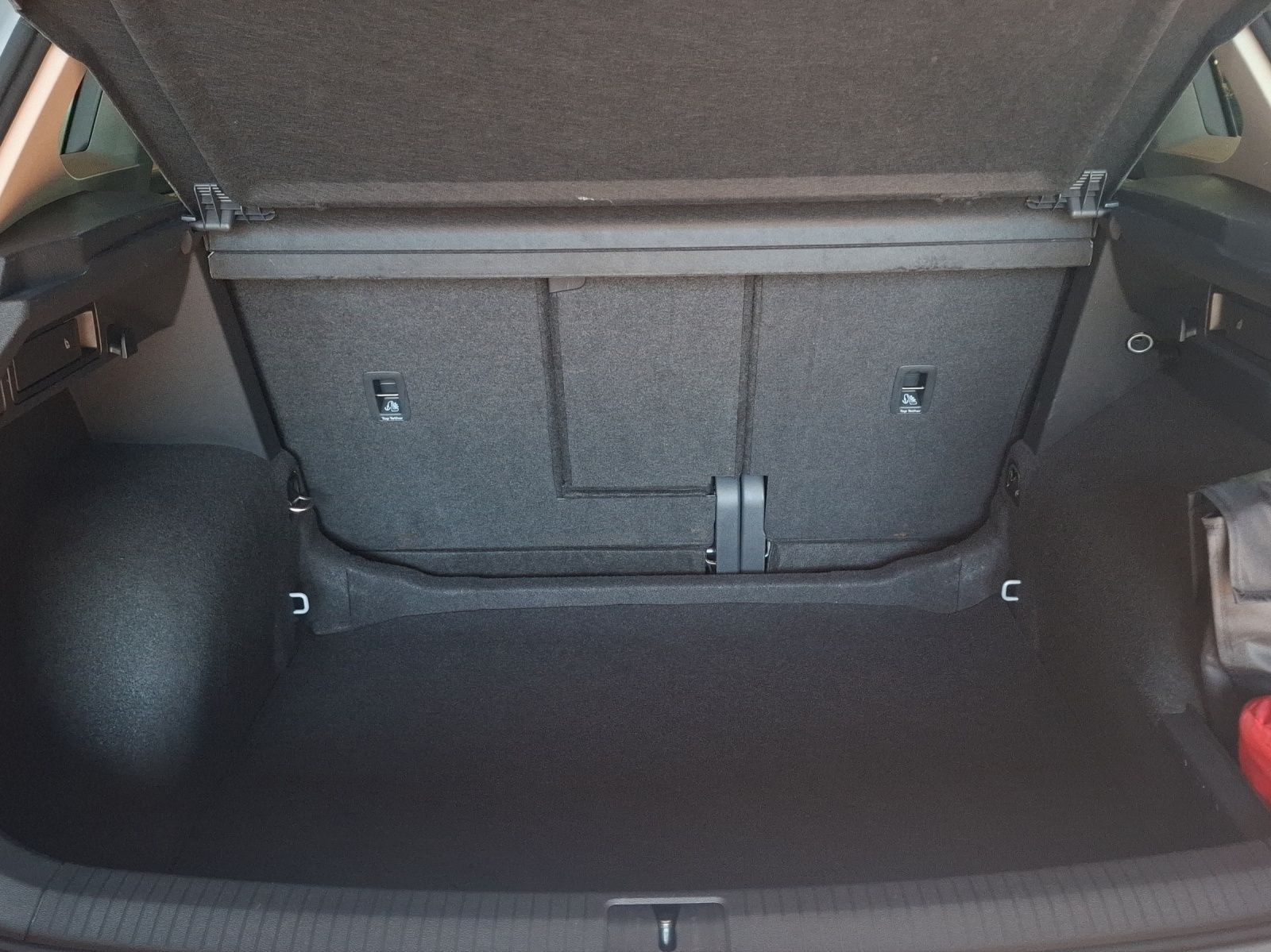 Fahrzeugabbildung Volkswagen Tiguan TSI Life LED Navi ACC PDC SHZ