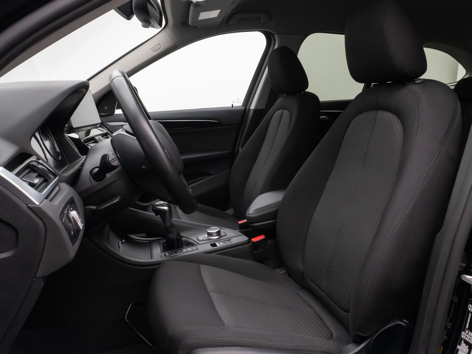 Fahrzeugabbildung BMW X1 xD25e AHK Navi+ HUD DAB H/K Komfort Sport LED