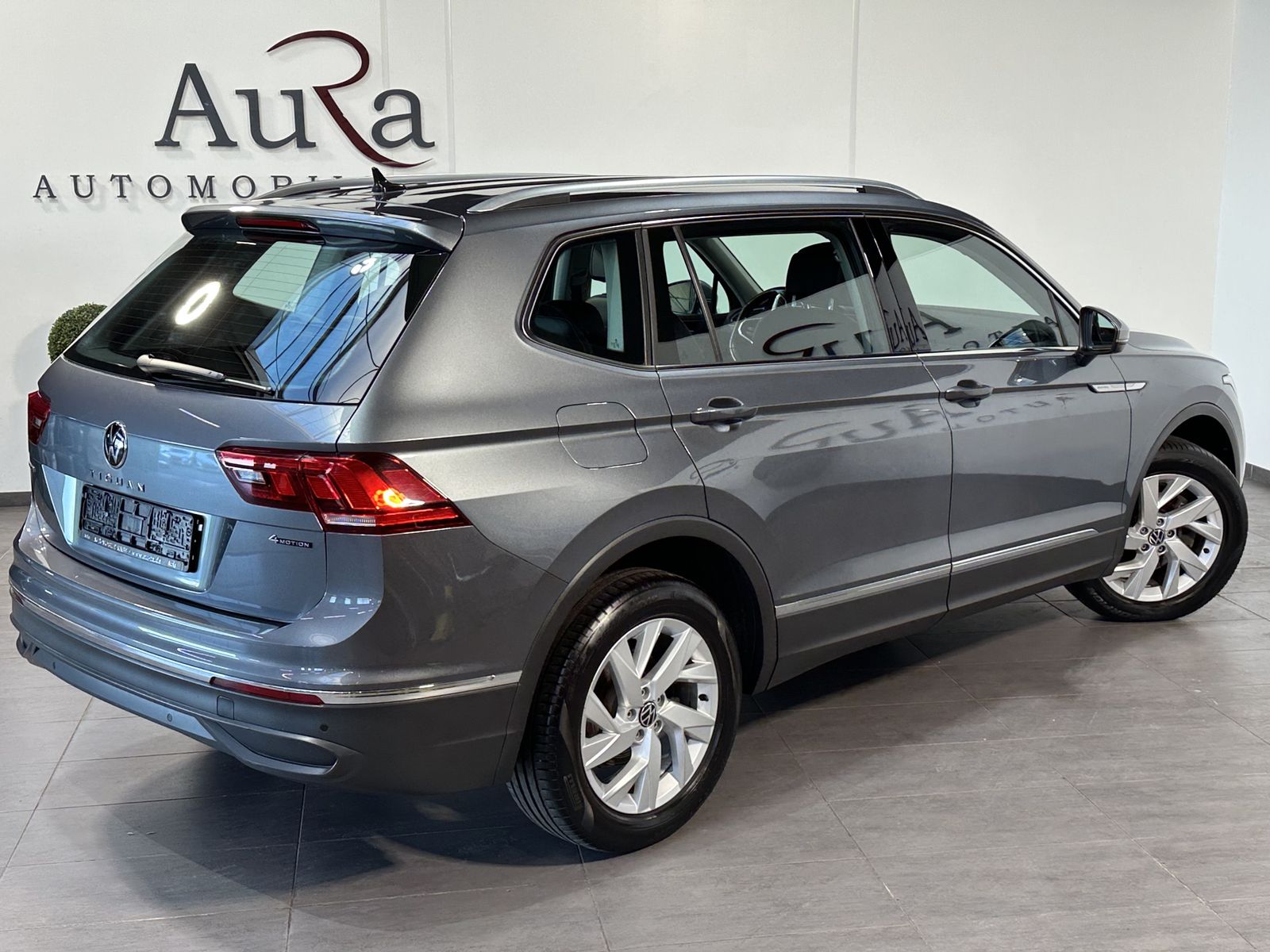 Fahrzeugabbildung Volkswagen Tiguan Allspace 2.0 TDI 4M DSG Life NAV+LED+AHK