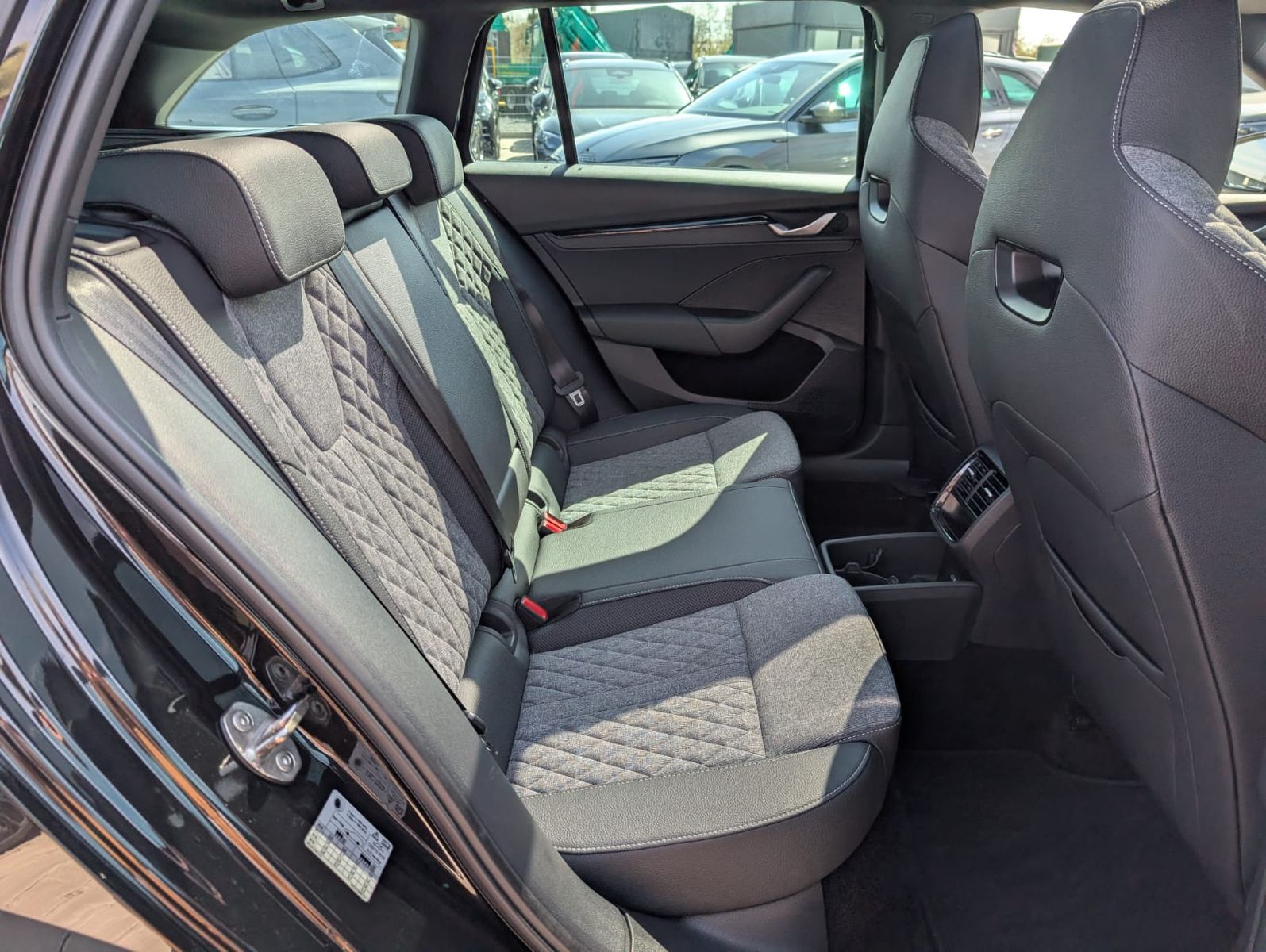 Fahrzeugabbildung SKODA Octavia 1.5 DSG Sportline PANO*MATRIX*AHK*5J.GAR