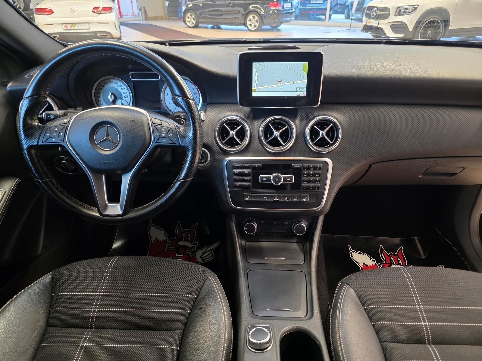 Fahrzeugabbildung Mercedes-Benz A180 Automatik /BiXenon/Navi/Teilleder/Park-As.