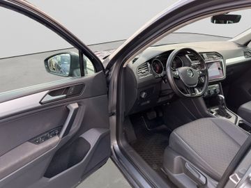 Volkswagen Tiguan - 11