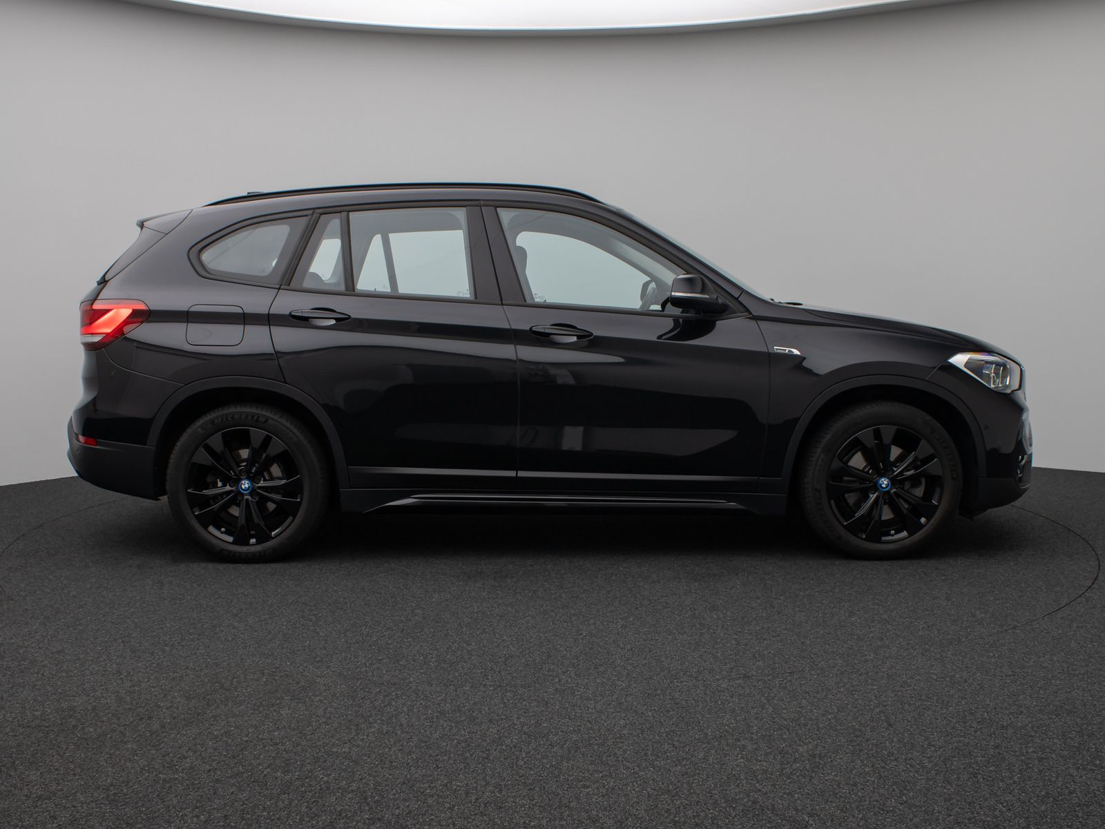 Fahrzeugabbildung BMW X1 xD25e Sport Line Kamera HUD DAB HiFi Komfort
