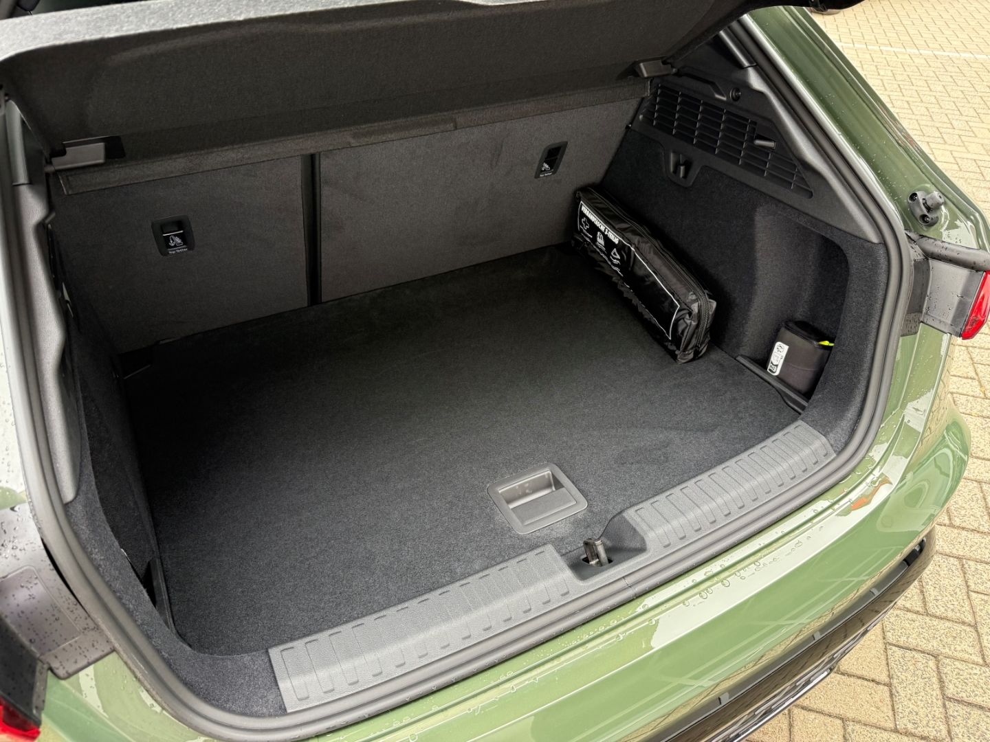 Fahrzeugabbildung Audi A3 TFSI Sportback S-Line Sport Pano Digi LED ACC
