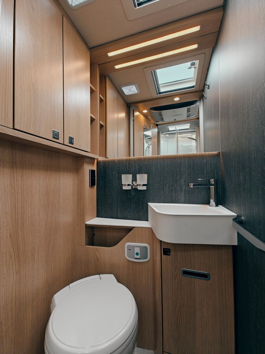 Fahrzeugabbildung HYMER / ERIBA / HYMERCAR B - KLASSE ML T 780 BLACKLINE