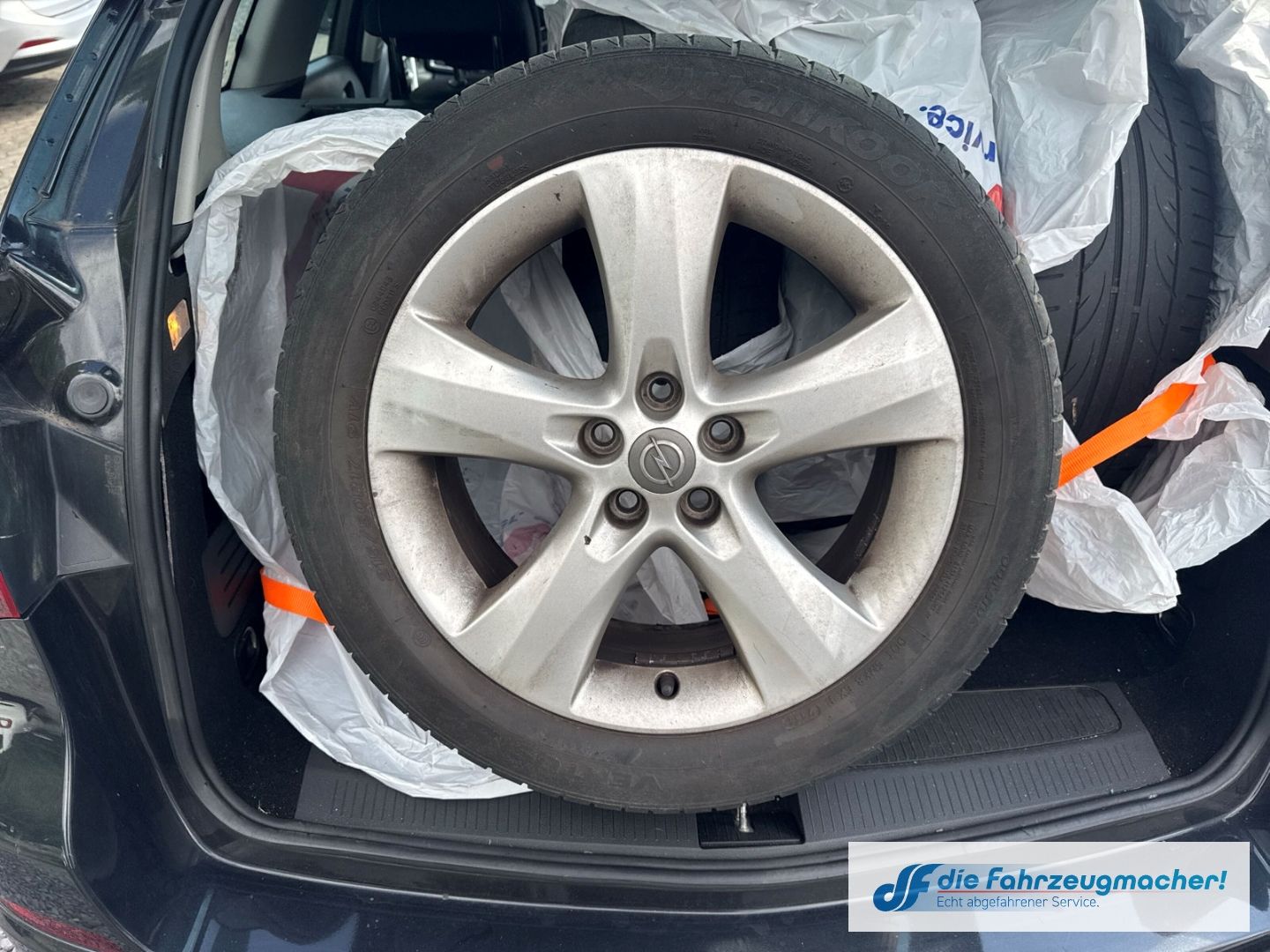 Fahrzeugabbildung Opel Astra J Sports Tourer Sport 1.4 Turbo *EXPORT