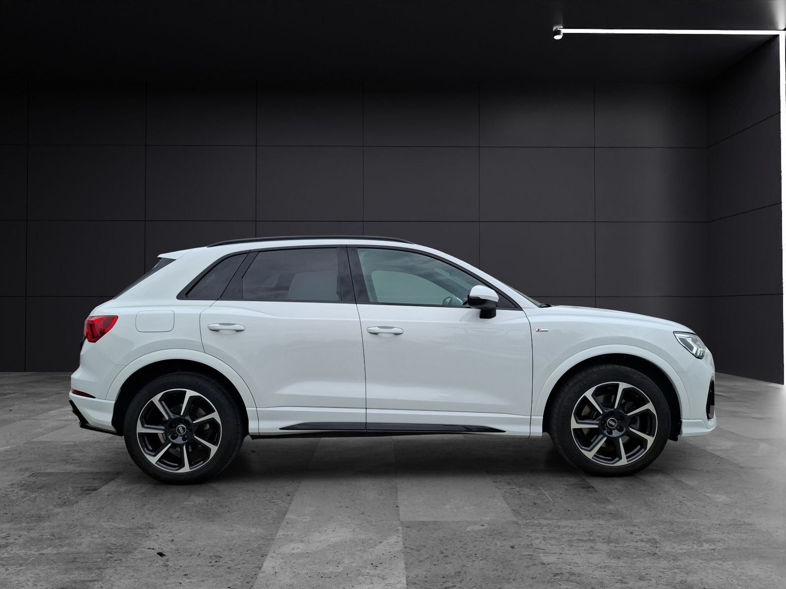 Fahrzeugabbildung Audi Q3 40 TDI quattro S-line S-tronic LED AHK Navi A