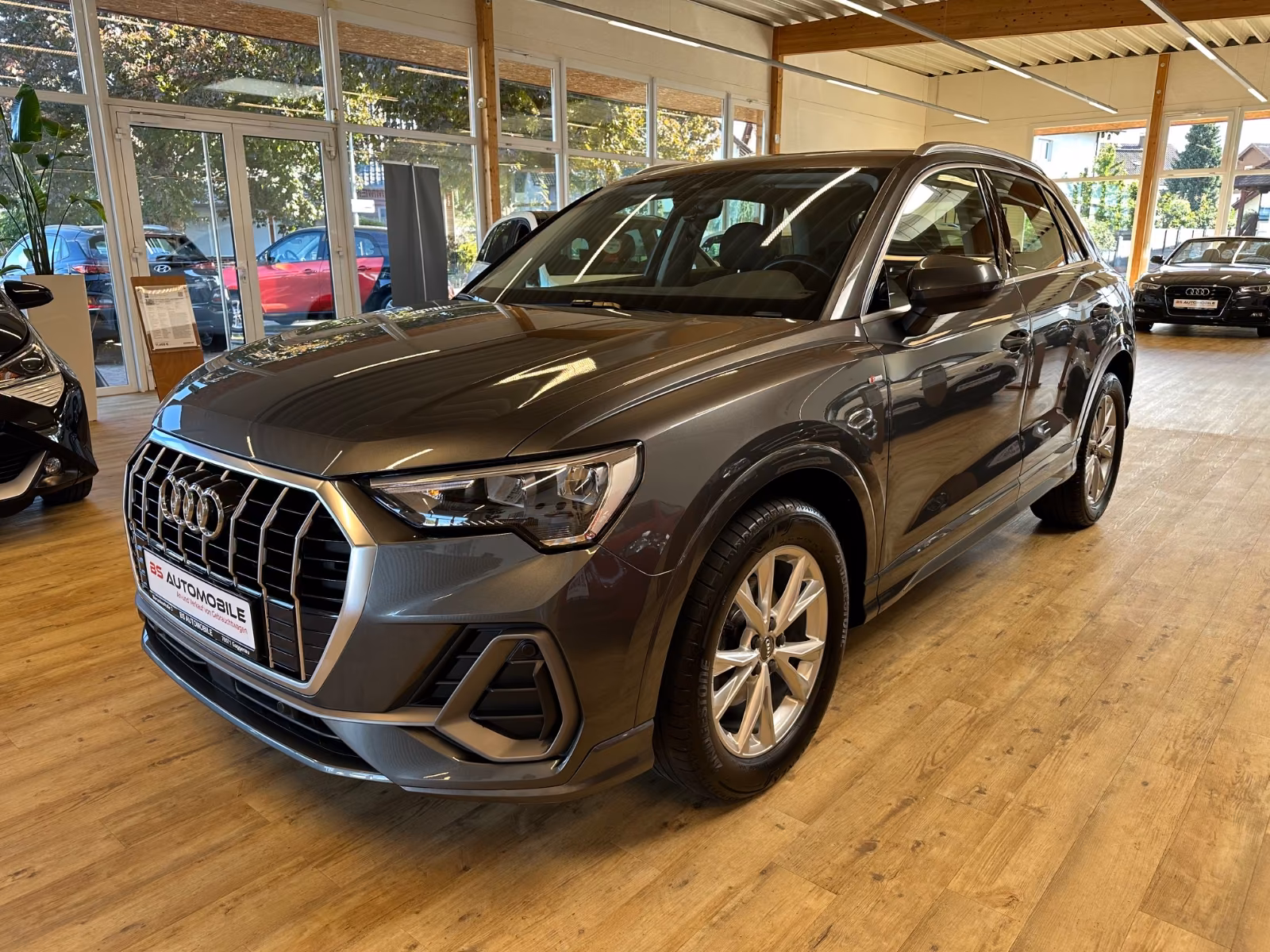 Audi Q3 35 TDI S line AHK DSG 1 Hand