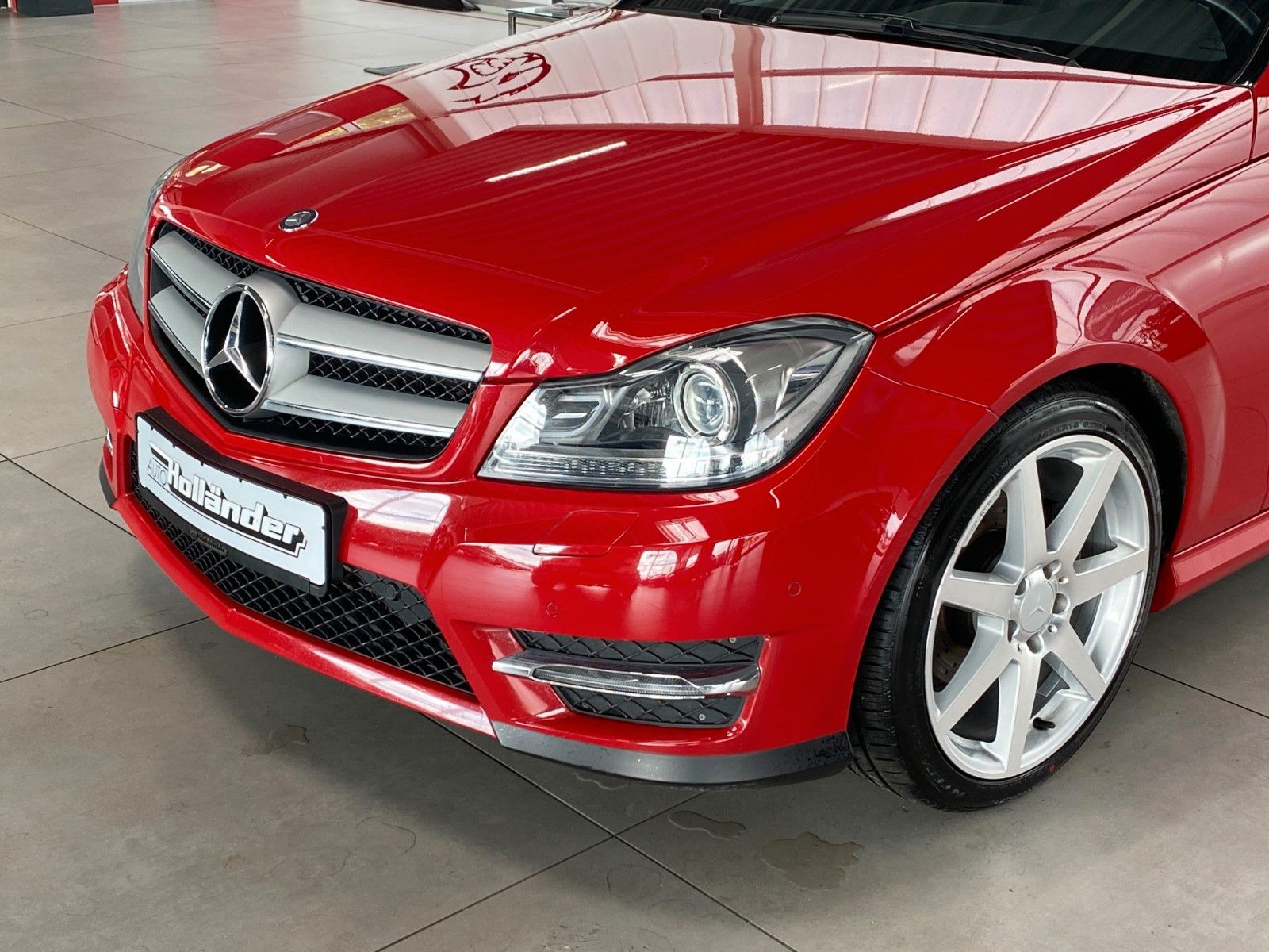 Fahrzeugabbildung Mercedes-Benz C 200 CGI Coupe "Navi Bi-Xenon AMG-Sportpaket "