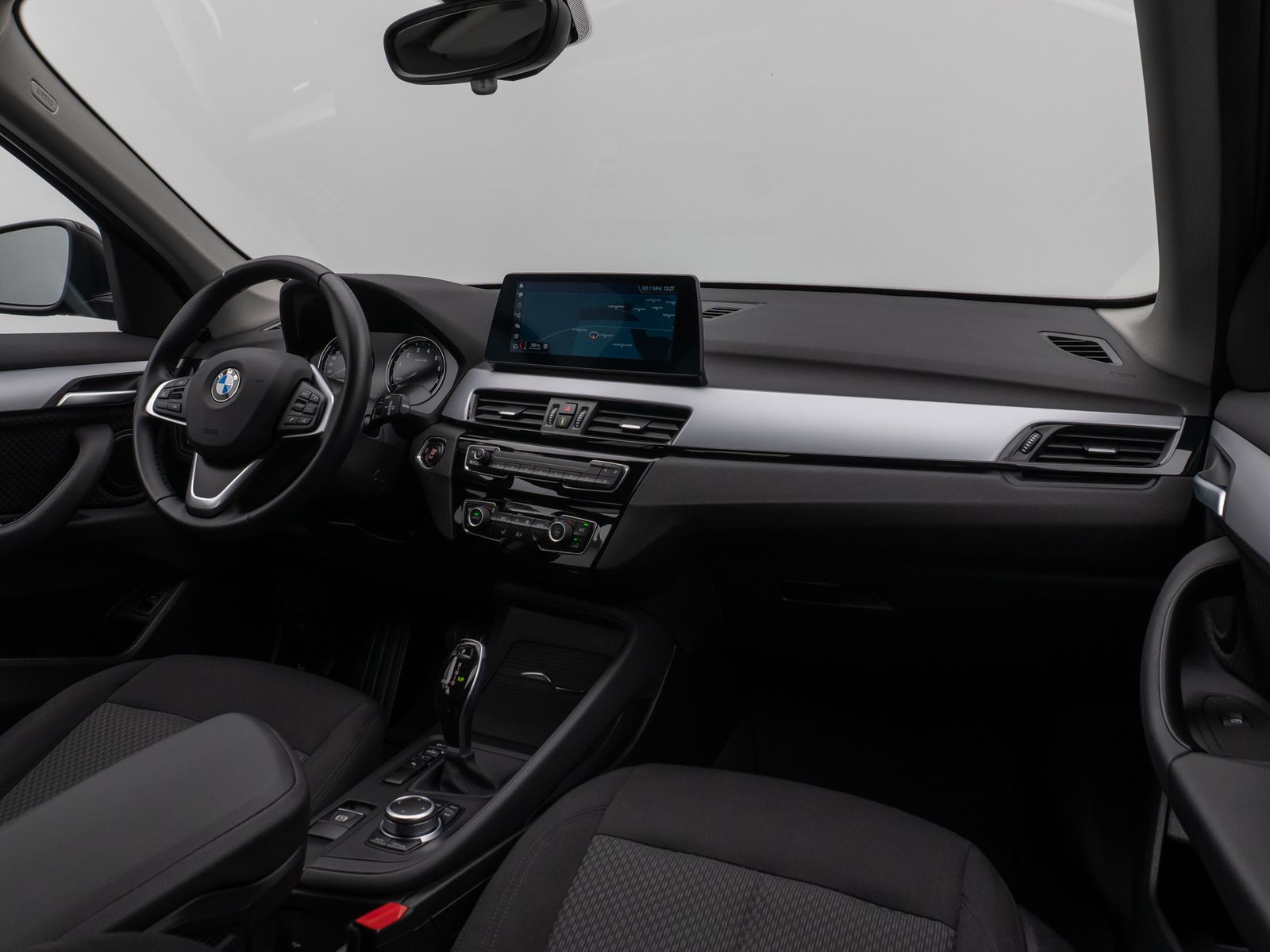 Fahrzeugabbildung BMW X1 sD20i Kamera HUD DAB Alarm Geschwindigkeitsre