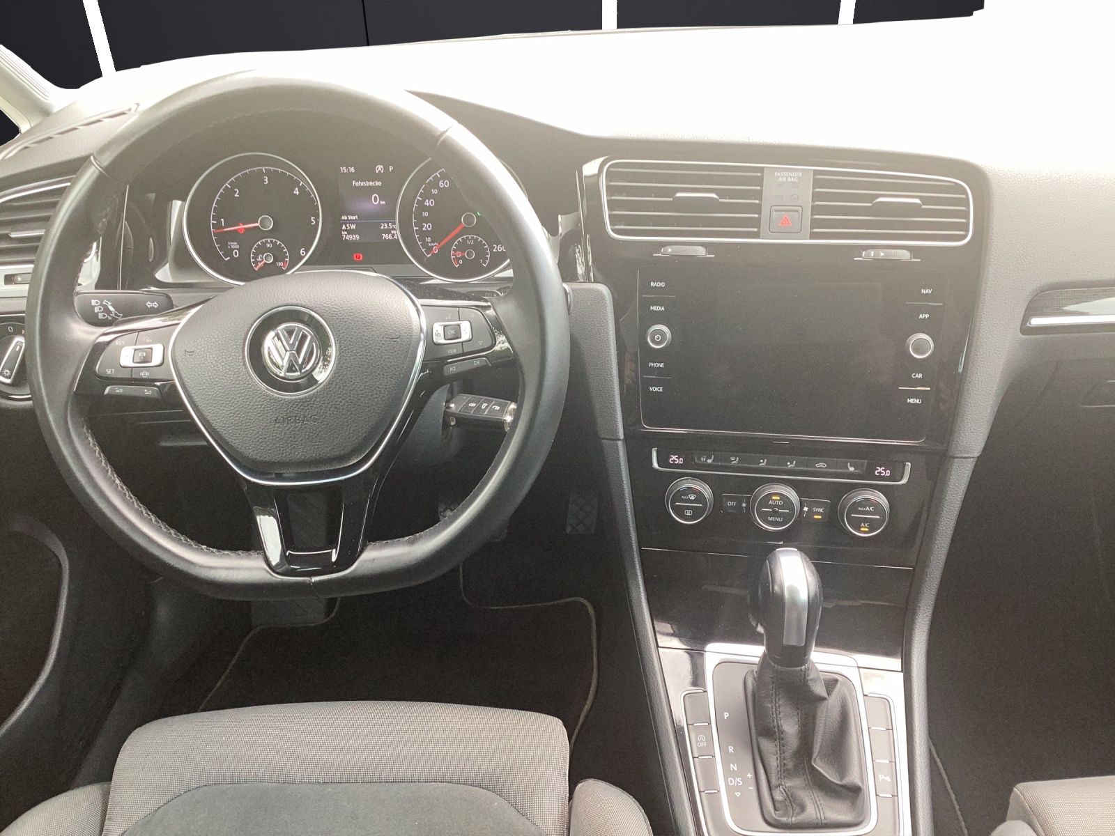 Fahrzeugabbildung Volkswagen Golf VII Variant TDI Highl. DSG LED FAP+ DAB Nav
