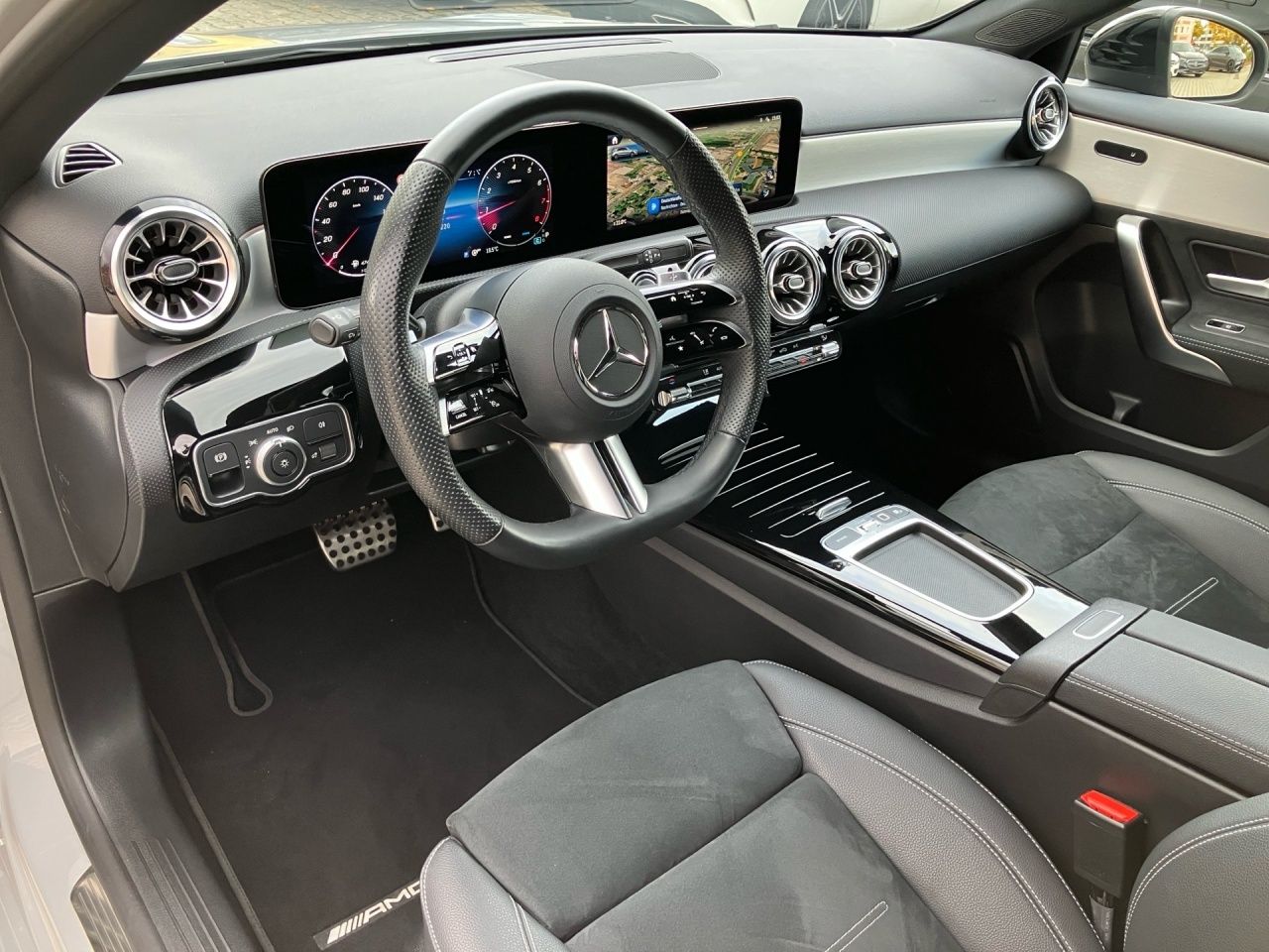 Fahrzeugabbildung Mercedes-Benz A 180 AMG Night Multibeam Kamera WinterP Totwink