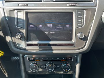 Volkswagen Tiguan - 12