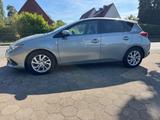 Toyota Auris Hybrid Limo*Navi*Voll Scheckheft*Top - Toyota Auris Gebrauchtwagen in Hamburg
