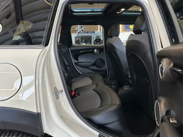 MYAUTOCENTER – Gebraucht- und Jahreswagen mit Werkstattservice in Pfaffenhofen MINI Mini 5-trg. Cooper D *Navi*Pano*