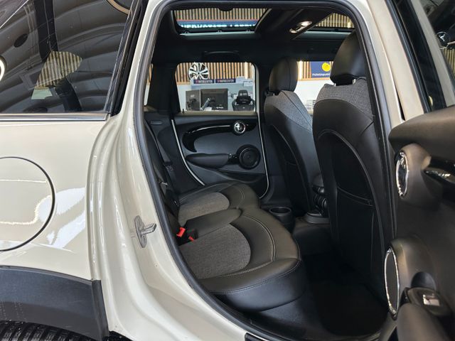 MYAUTOCENTER – Gebraucht- und Jahreswagen mit Werkstattservice in Pfaffenhofen MINI Mini 5-trg. Cooper D *Navi*Pano*