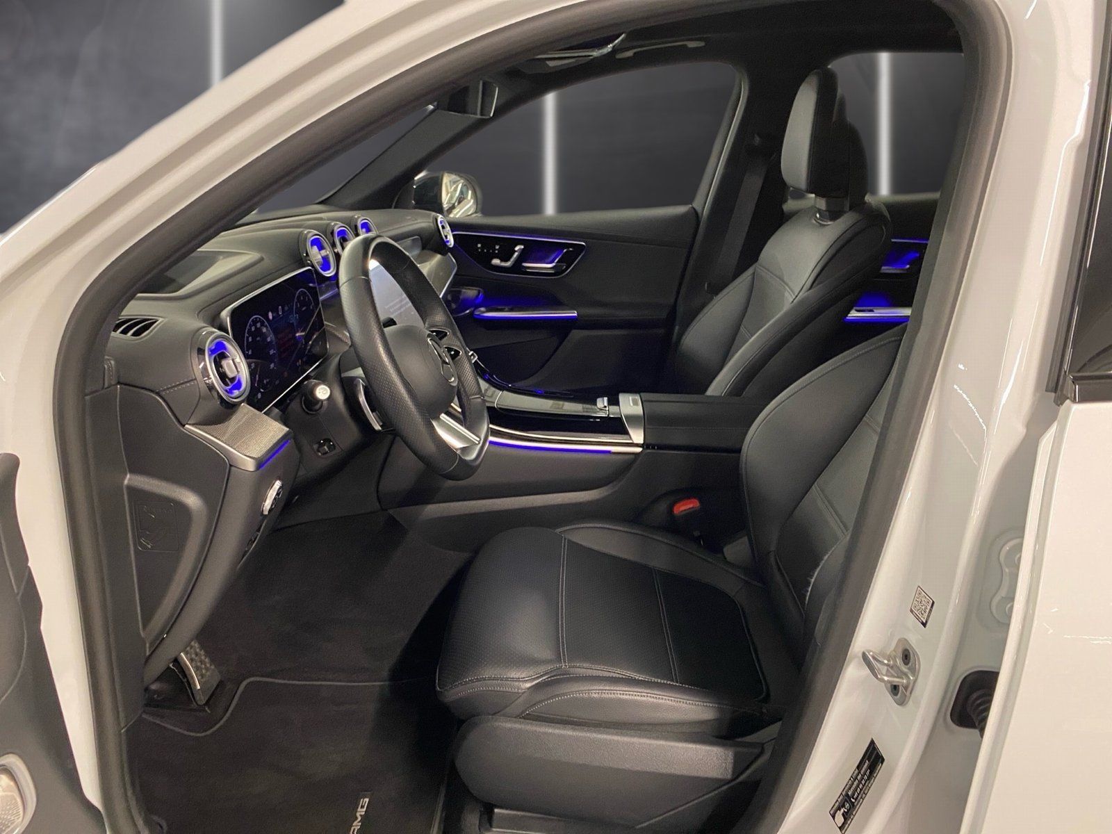 Fahrzeugabbildung Mercedes-Benz GLC 300 4M *Airmatic*STDHZG*HUD*Pano*Distro*AHK*