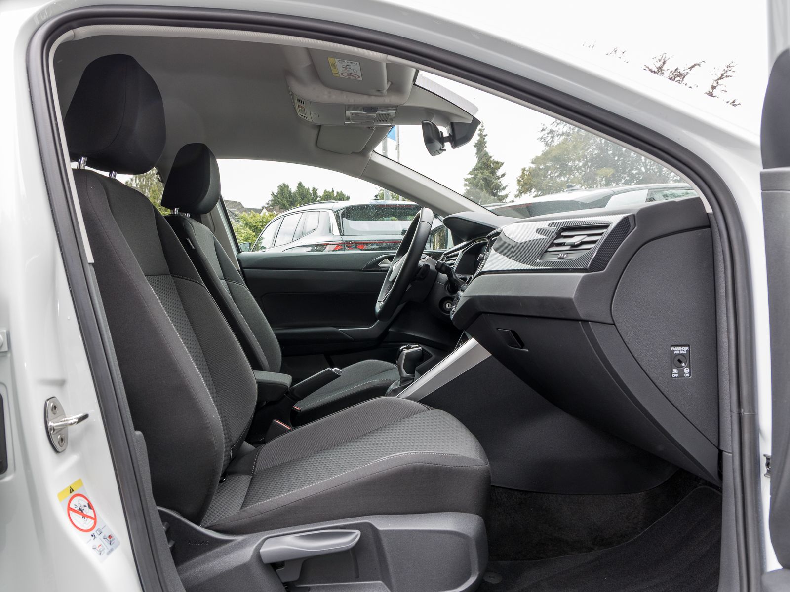 Volkswagen Polo 1.0 TSI DSG Life NAVI LED GJ-REIFEN REARVIE imagem 3