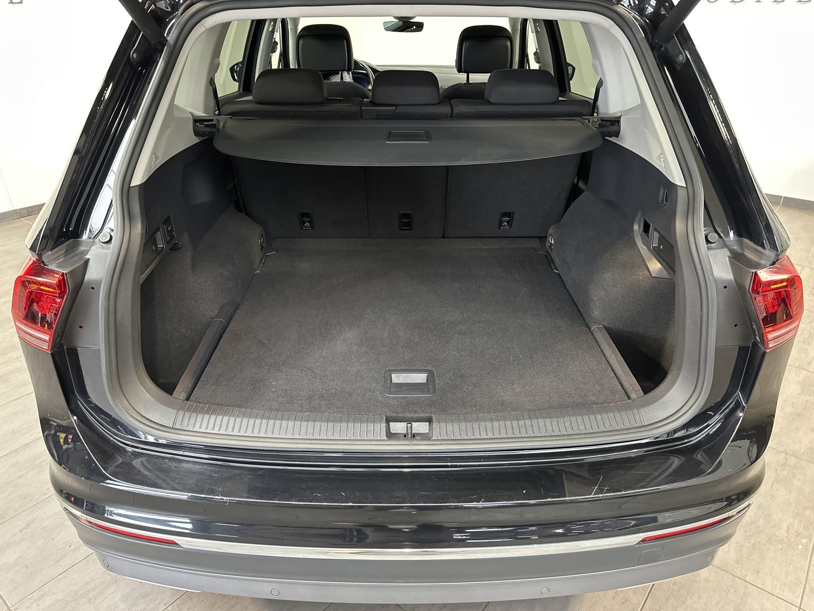 Fahrzeugabbildung Volkswagen Tiguan Allspace 2.0 TDI 4M DSG HL NAV+LED+ACC+VC
