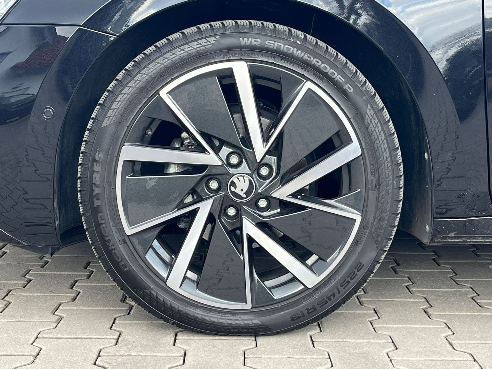 Fahrzeugabbildung SKODA Octavia 2.0 DSG Sportline MATRIX*AHK*CANTON*5J.G