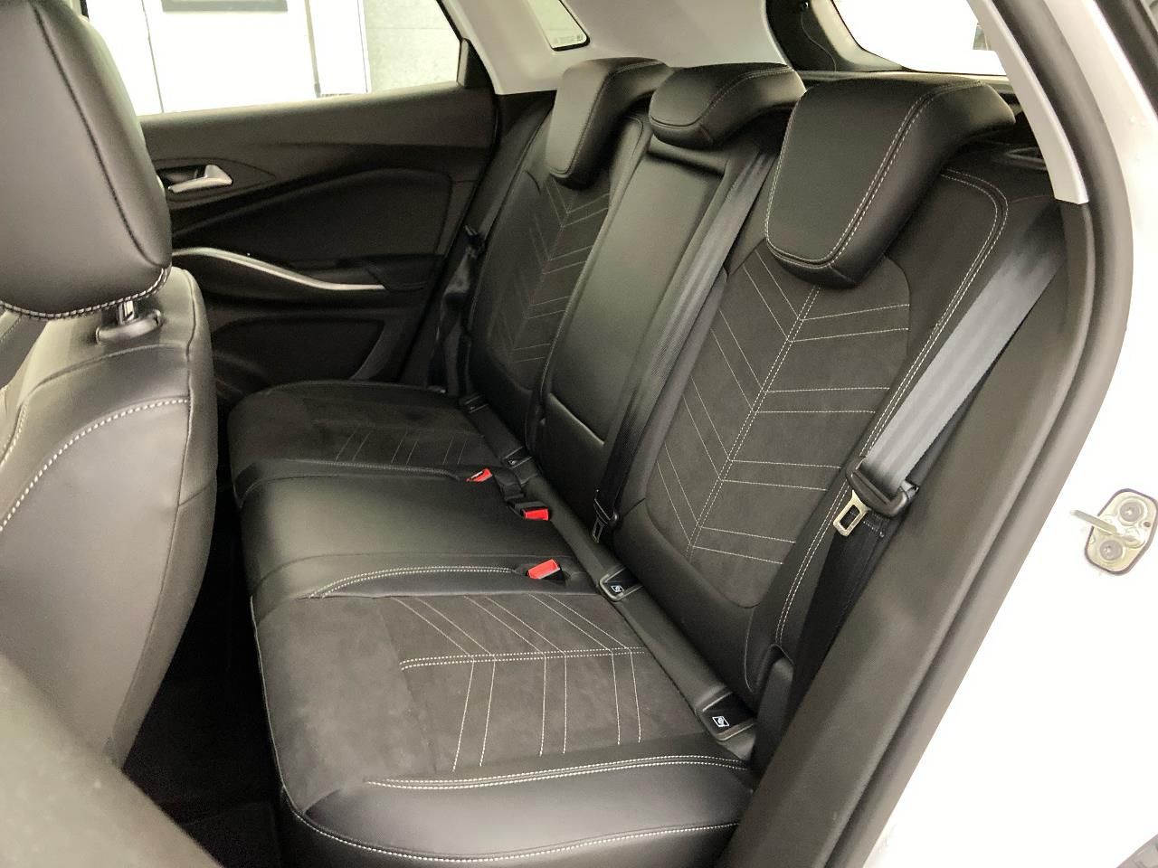 Fahrzeugabbildung Opel Grandland 1.2 Turbo MildHybrid GS Automatik
