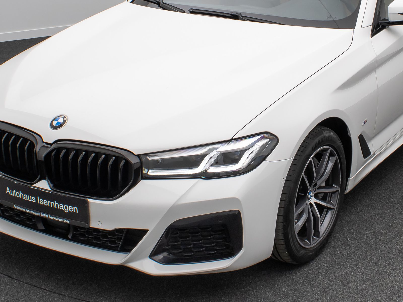 Fahrzeugabbildung BMW 530d M Sport Kamera DAB Memory ACC H/K Panorama