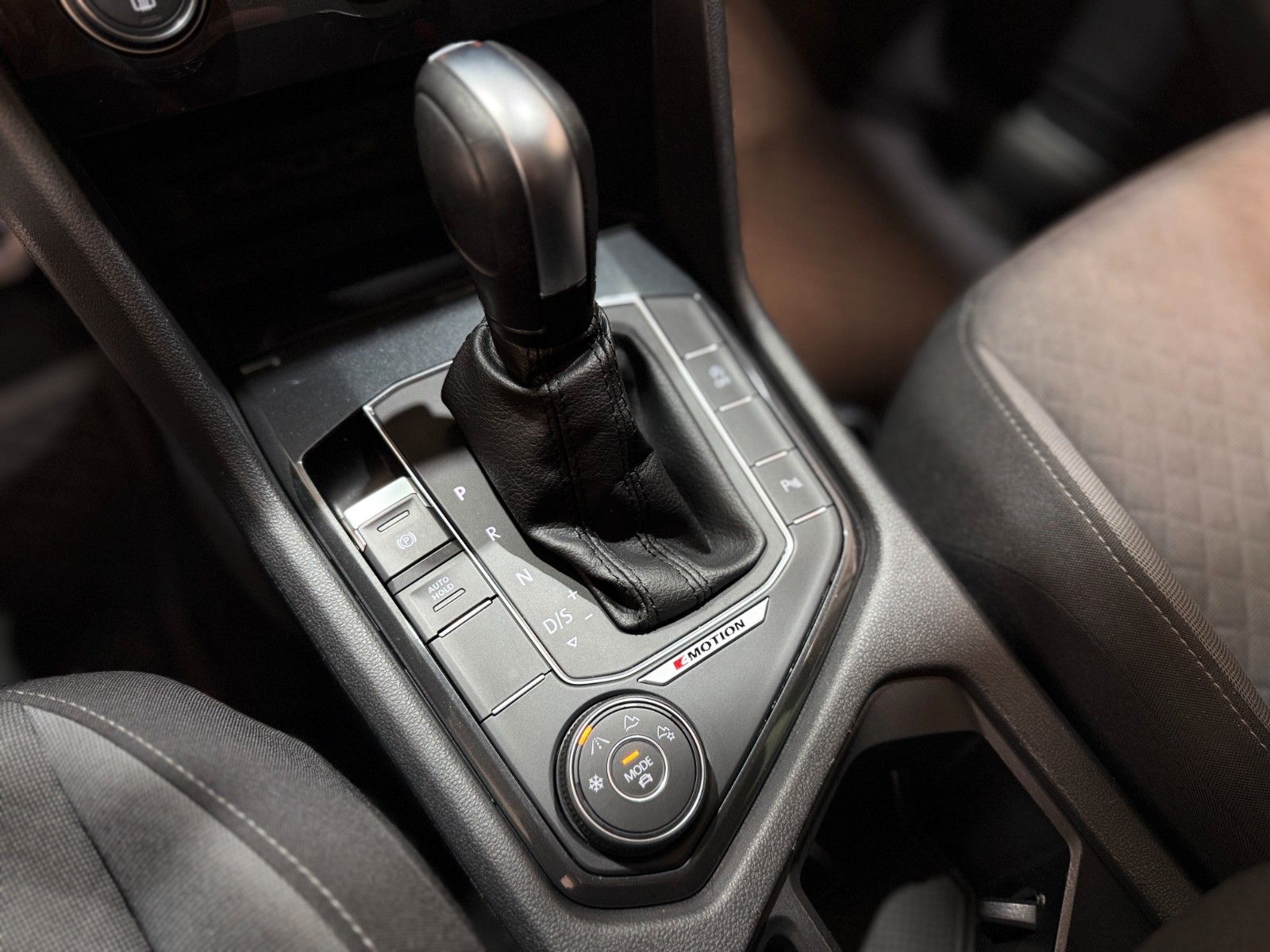 Fahrzeugabbildung Volkswagen Tiguan Comfortline DSG-4Motion-Full Link