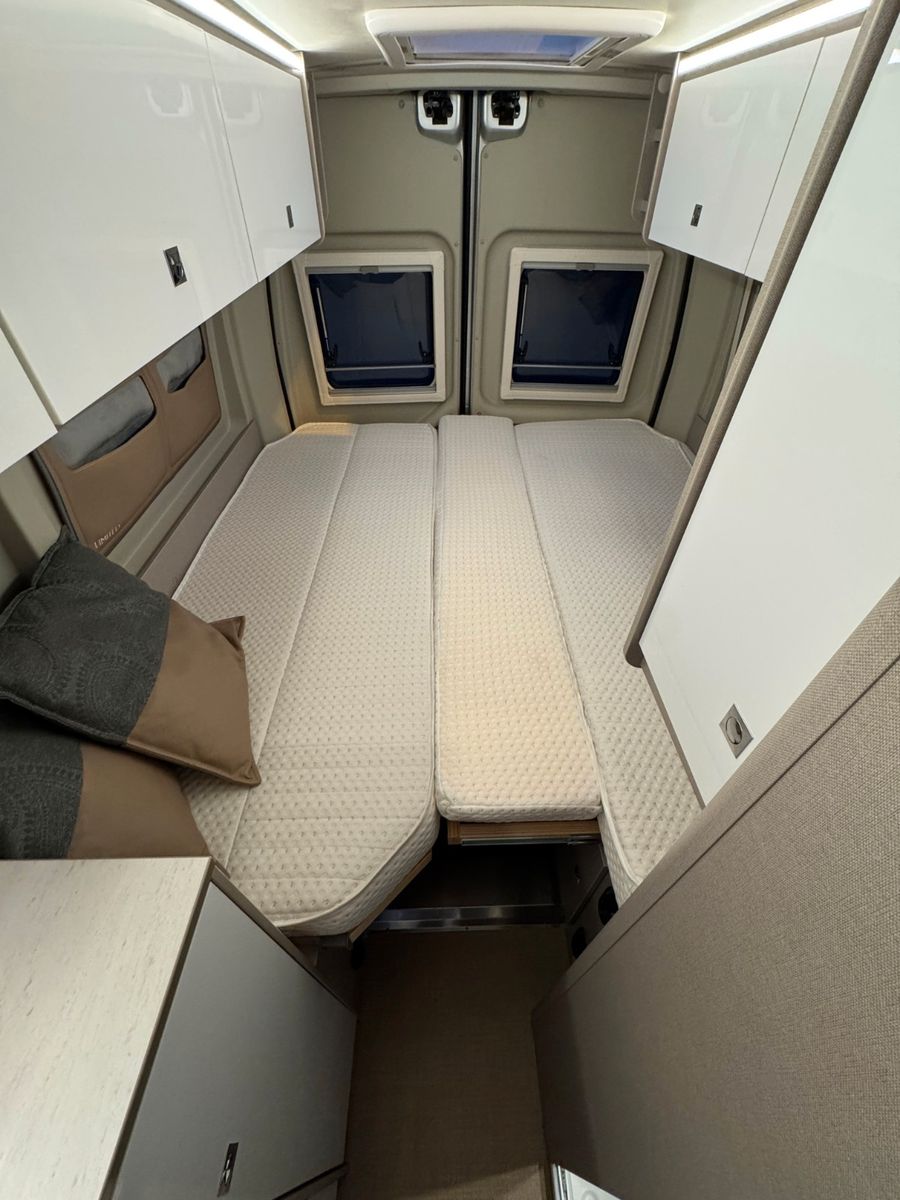 Fahrzeugabbildung Bürstner Delfin C 621 Limited - Garantie - Motorradbühne!