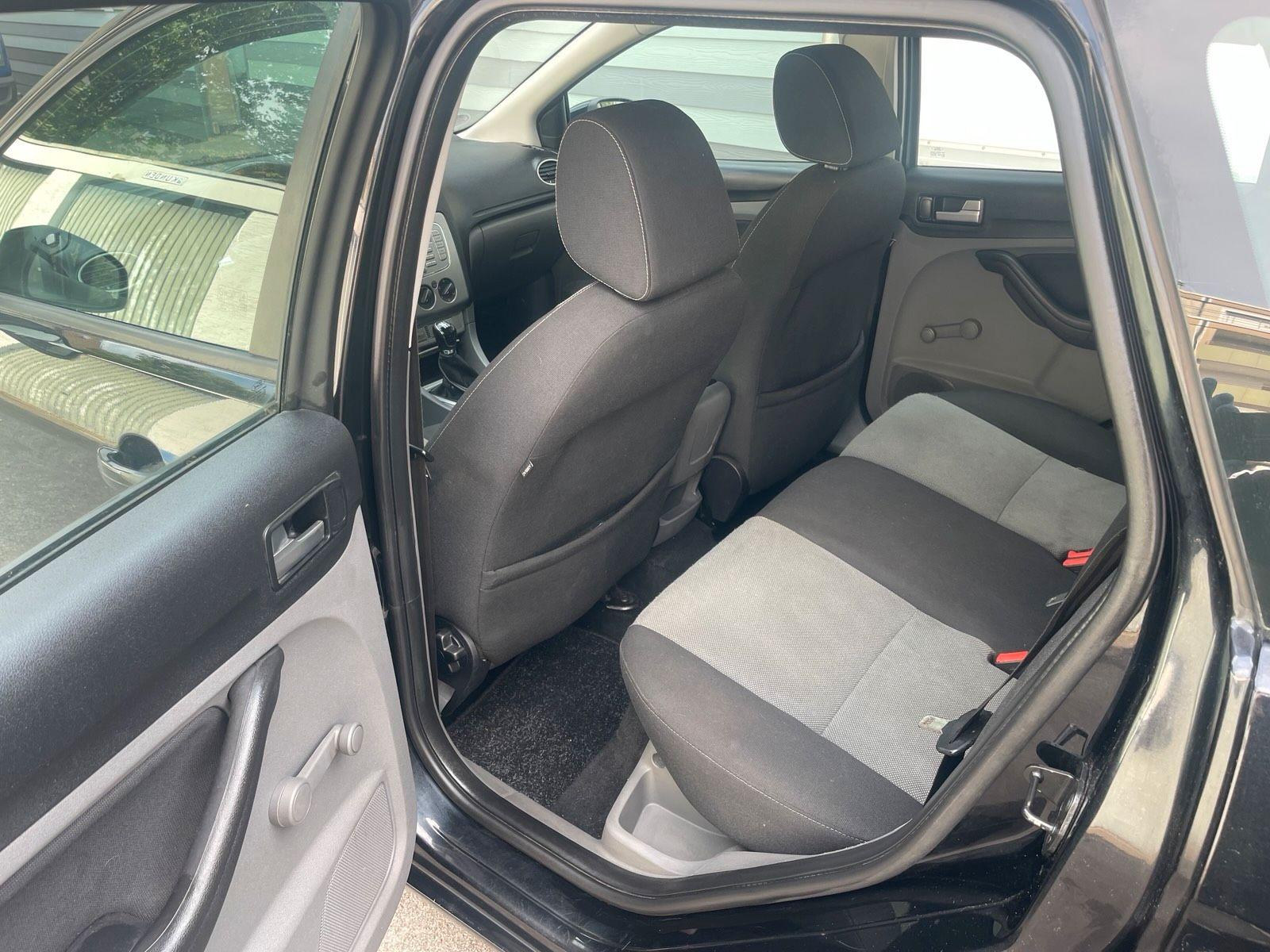 Ford Focus 2009 — photo 12