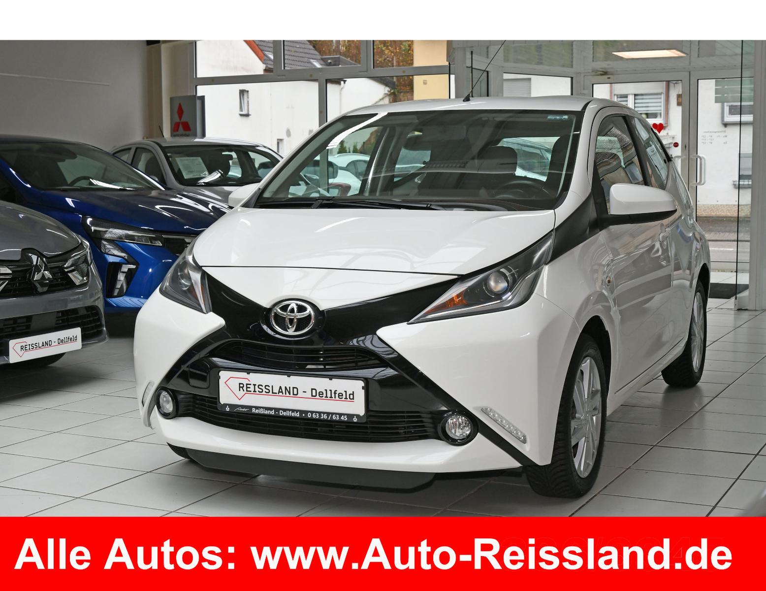Toyota AYGO x-play Team D Inspektion Neu
