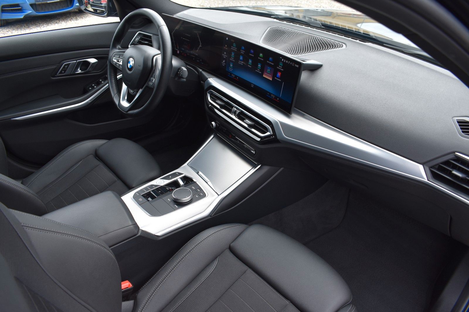 Fahrzeugabbildung BMW 330d Touring Facelift Panorama 1 Hand H&K
