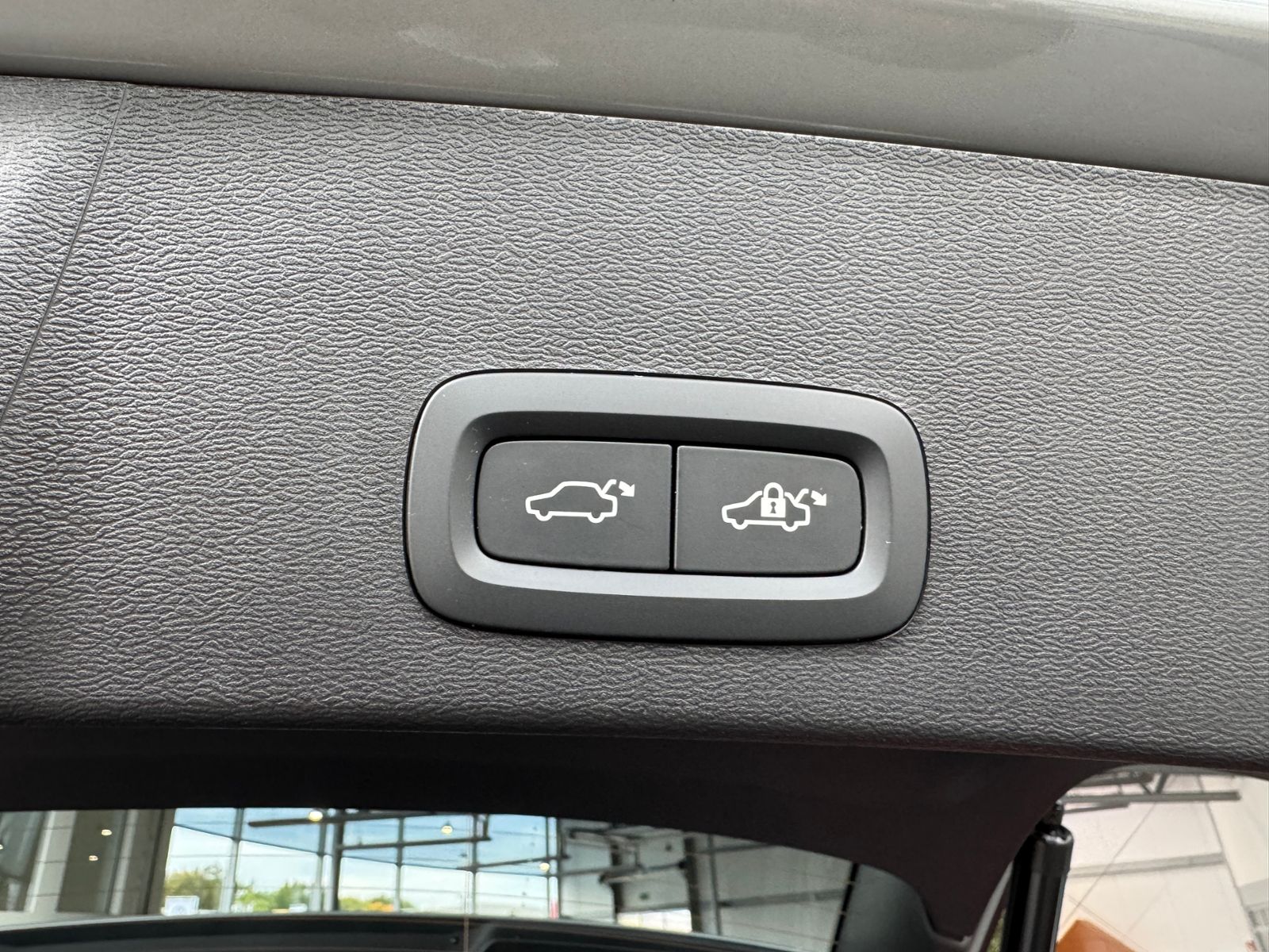Fahrzeugabbildung Volvo XC40 Plus Dark 2WD NAVI LED AHK PANO