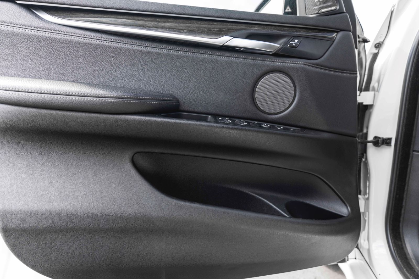 Fahrzeugabbildung BMW X5 XDrive 35d M-SPORTPAKET H&K HUD 360° CARPLAY